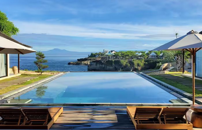 Nusa Lembongan, bazén nad mořem